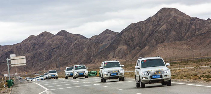 进口硬派越野30万,纯越野车20万左右