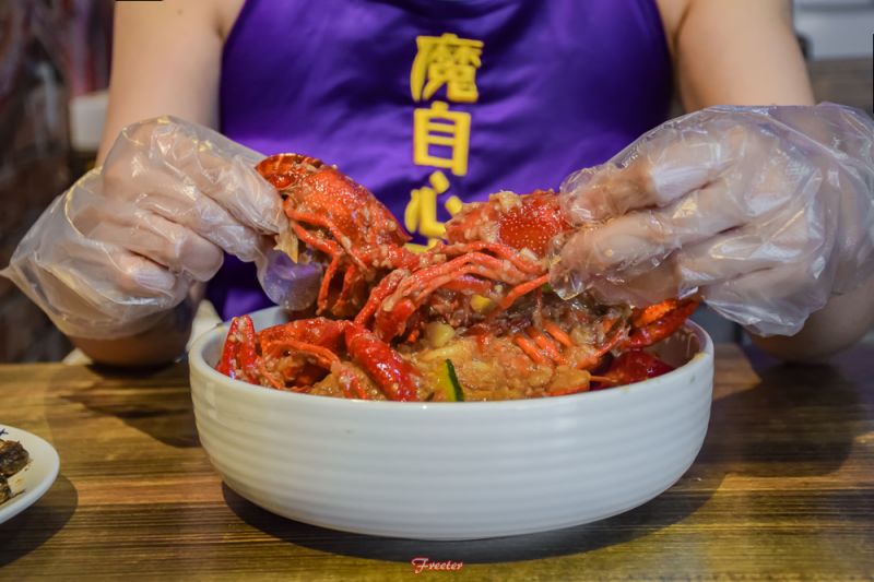 蒜蓉小龙虾肉质q弹吮指美味,充满味蕾的蒜香小龙虾