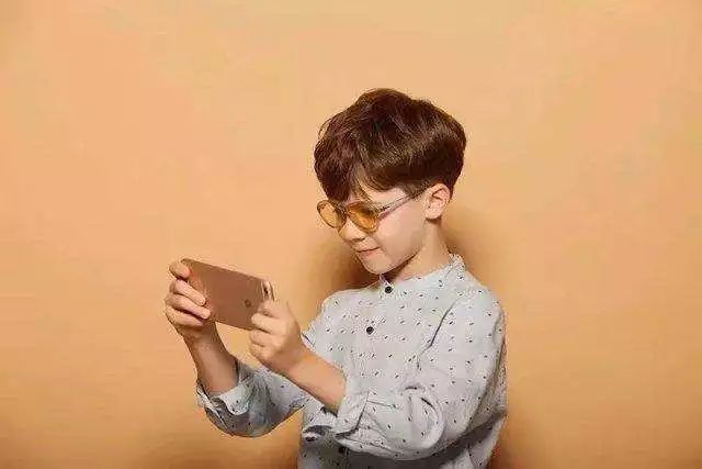 妈妈请别再沉迷手机,家长和孩子都爱玩手机怎么办