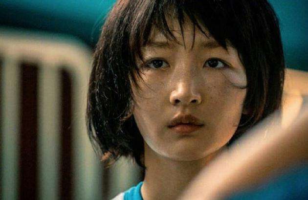 周冬雨谈父母哭了,周冬雨少年的你落泪