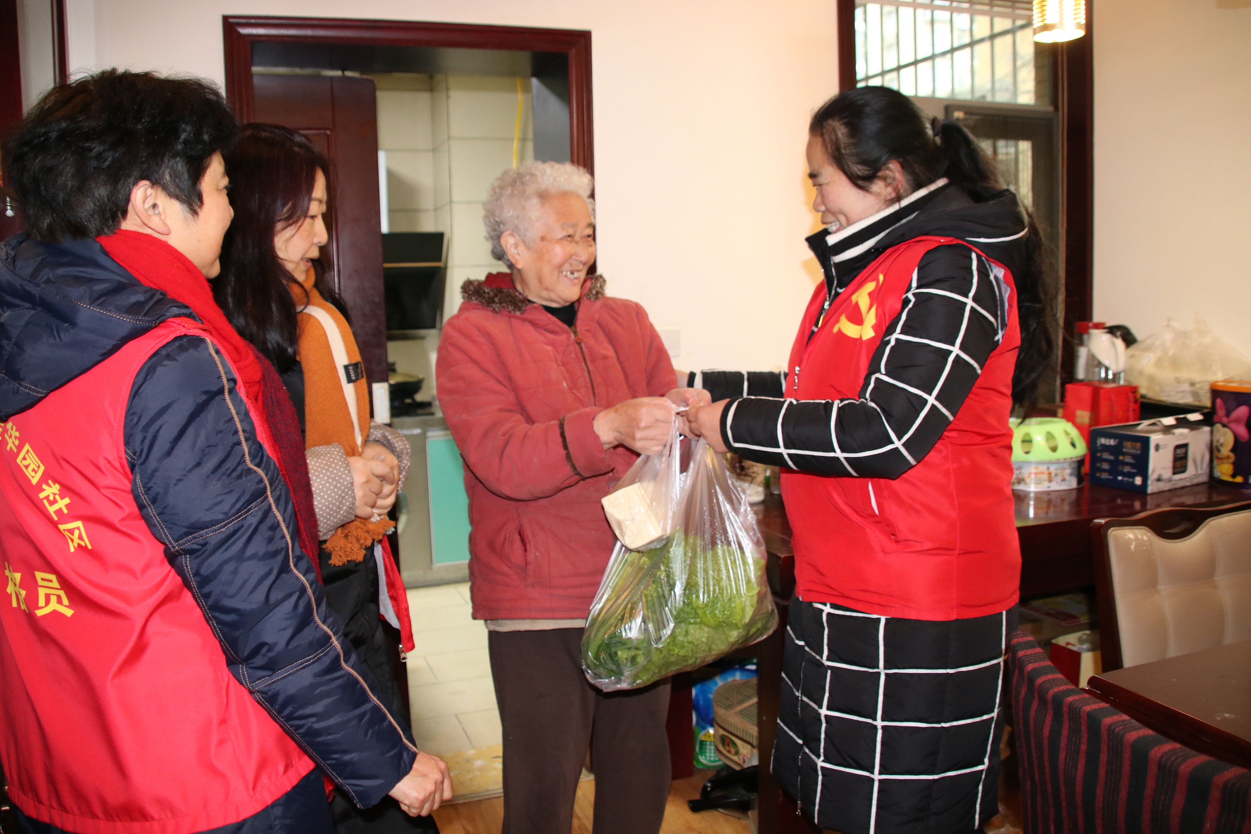 金华园社区的雪中送“暖”记