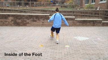 拿球怎么转身,踢球转身慢怎么训练