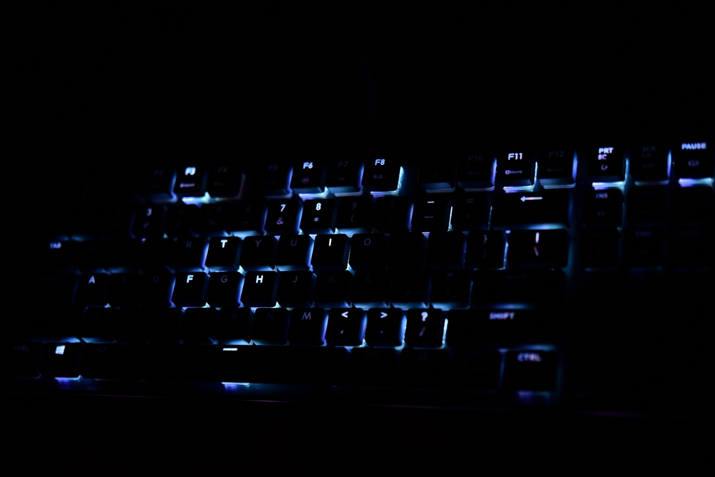 酷冷键盘sk630换键帽,酷冷至尊SK630机械键盘灯光演示