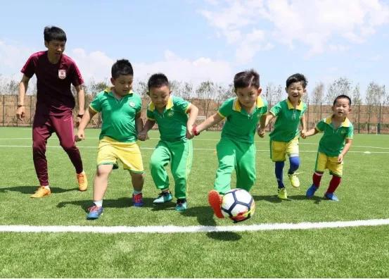 幼儿足球启蒙足球小将,足球小将3-6岁儿童足球