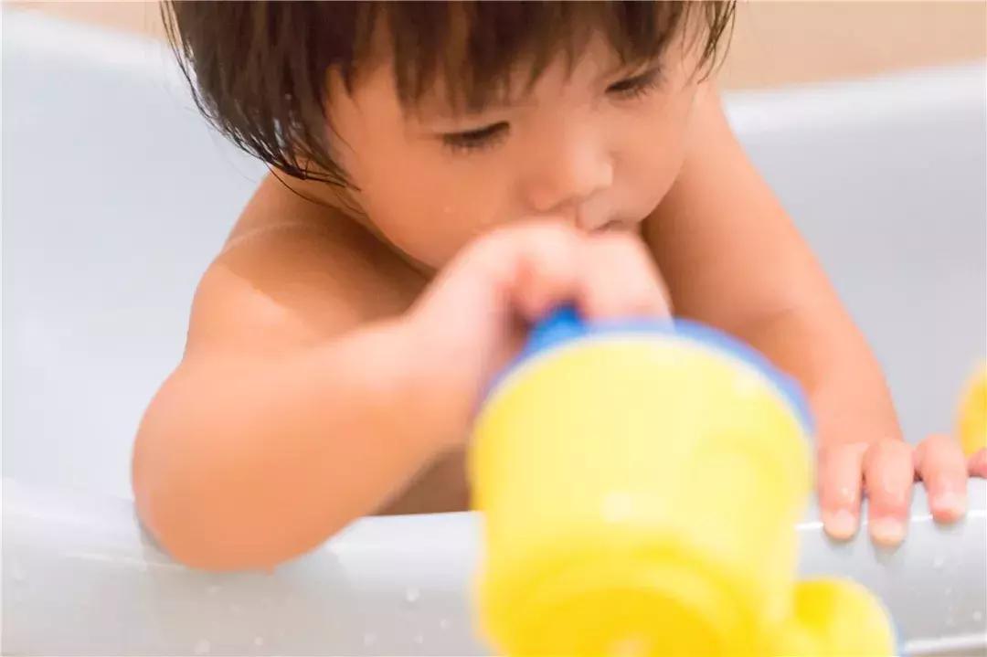 宝宝一定不能太干净,宝宝不能穿的衣服脏怎么处理