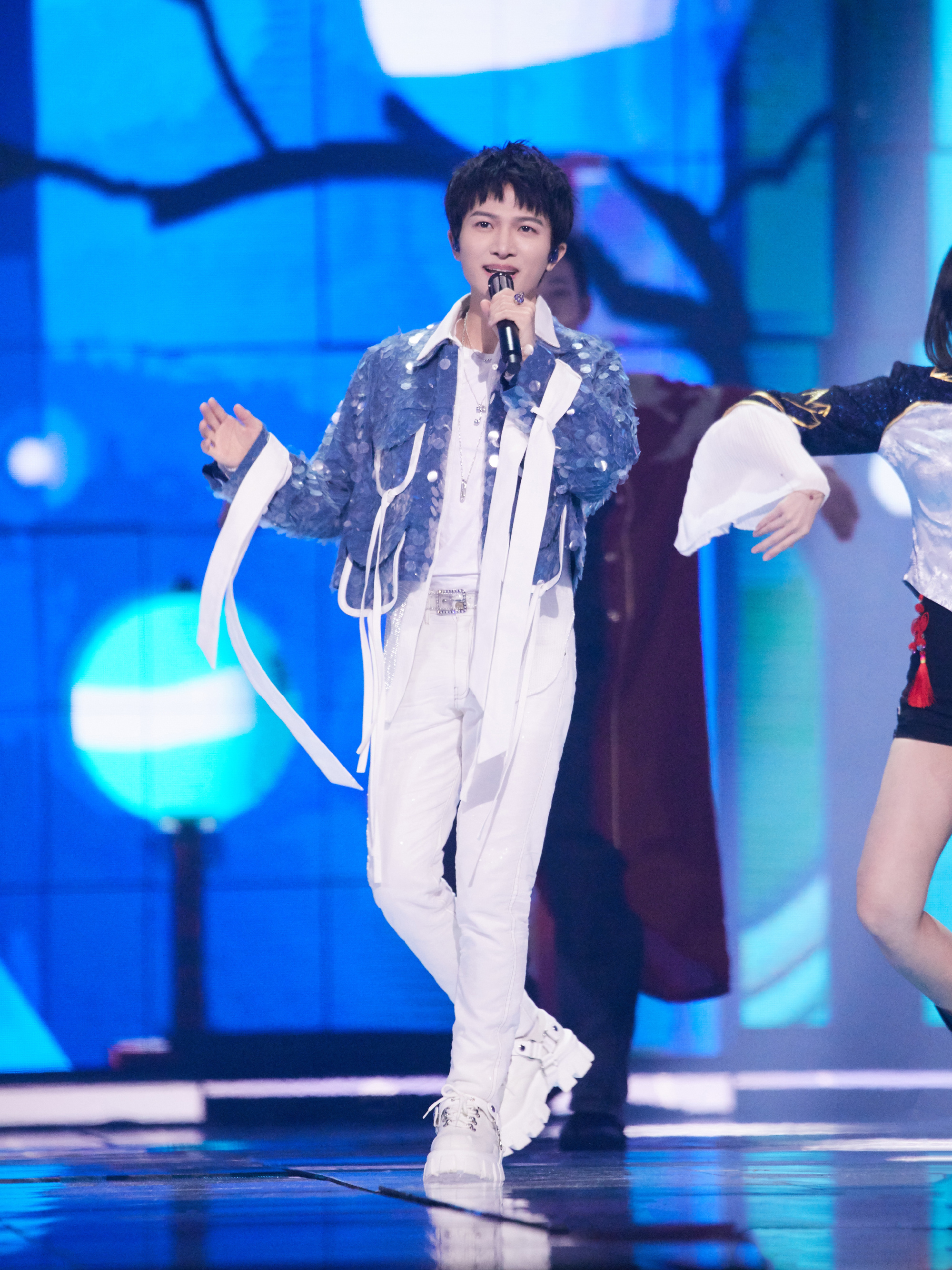 周深唱极乐净土完整版抖音,周深唱极乐净土搞笑视频