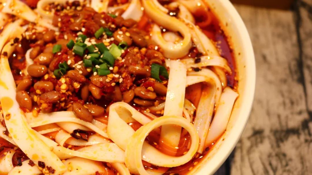 我只吃小面！打卡了这家手工粉后我真香了