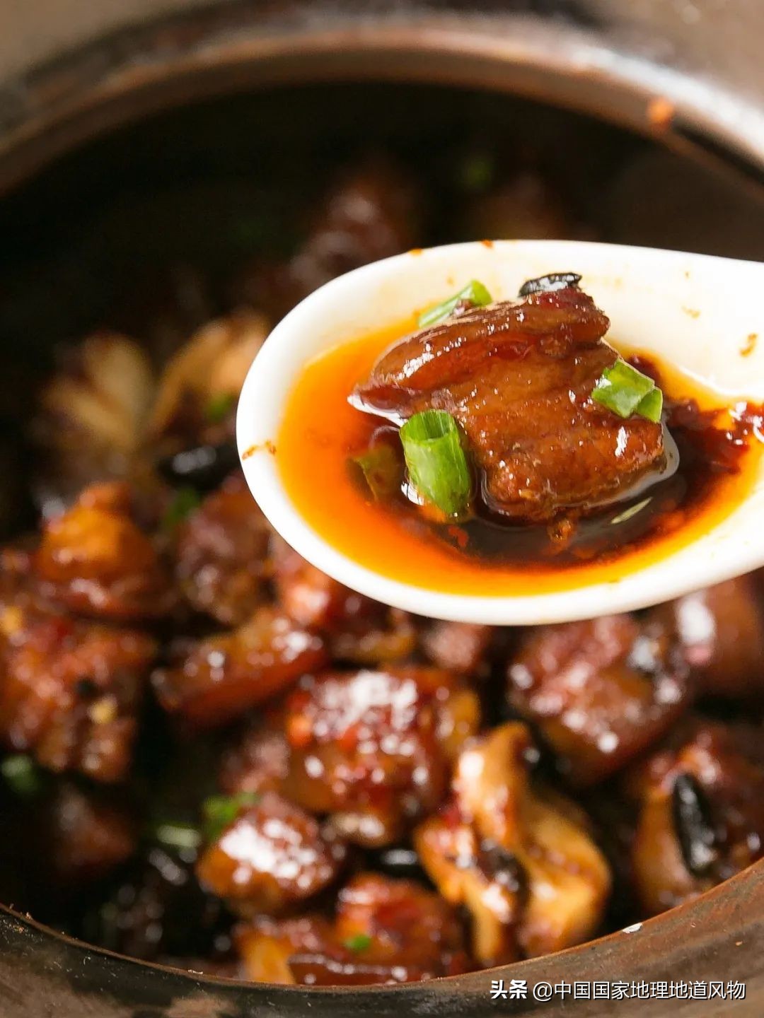 红烧肉是一道非常经典的中式菜肴,红烧肉中国家常菜的经典