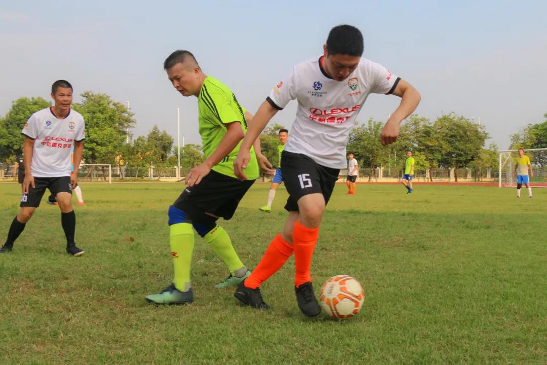 当足球之乡球队与广州高校校友冠军“激情相遇”,你更支持谁?