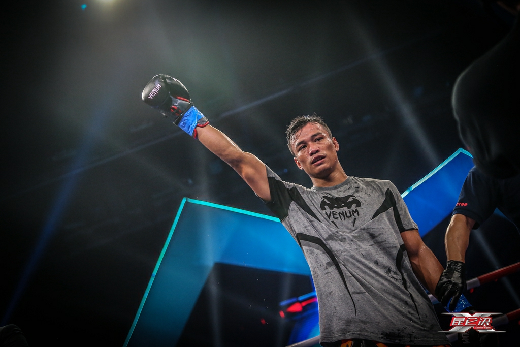 昆仑决泰拳名将打吐对手,昆仑决谁的拳最重