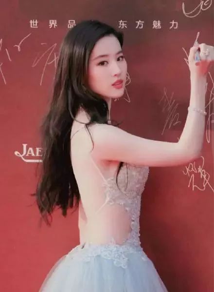 刘亦菲最美体态,如何拥有刘亦菲一样的美背