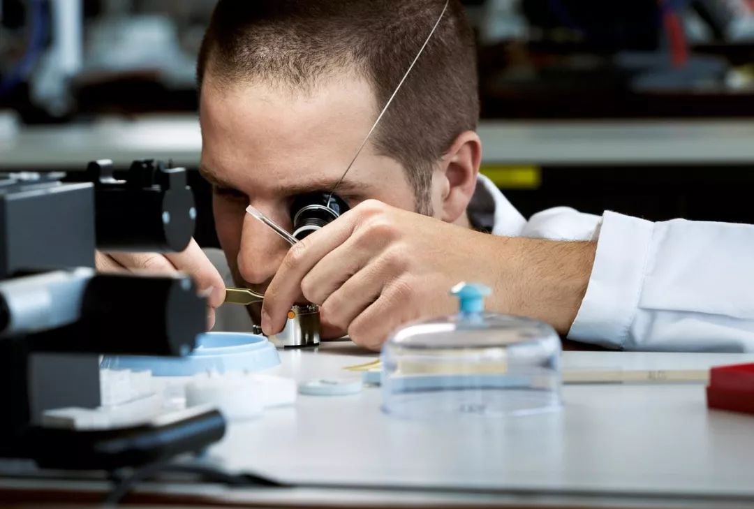 买的二手劳力士可以去劳服保养吗,劳力士专柜把表寄回劳服可靠吗