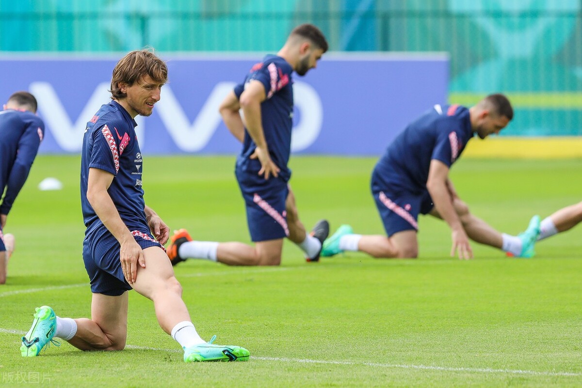 竞彩7串1中了4场能中多少钱,篮球竞彩4串3错一场有奖吗