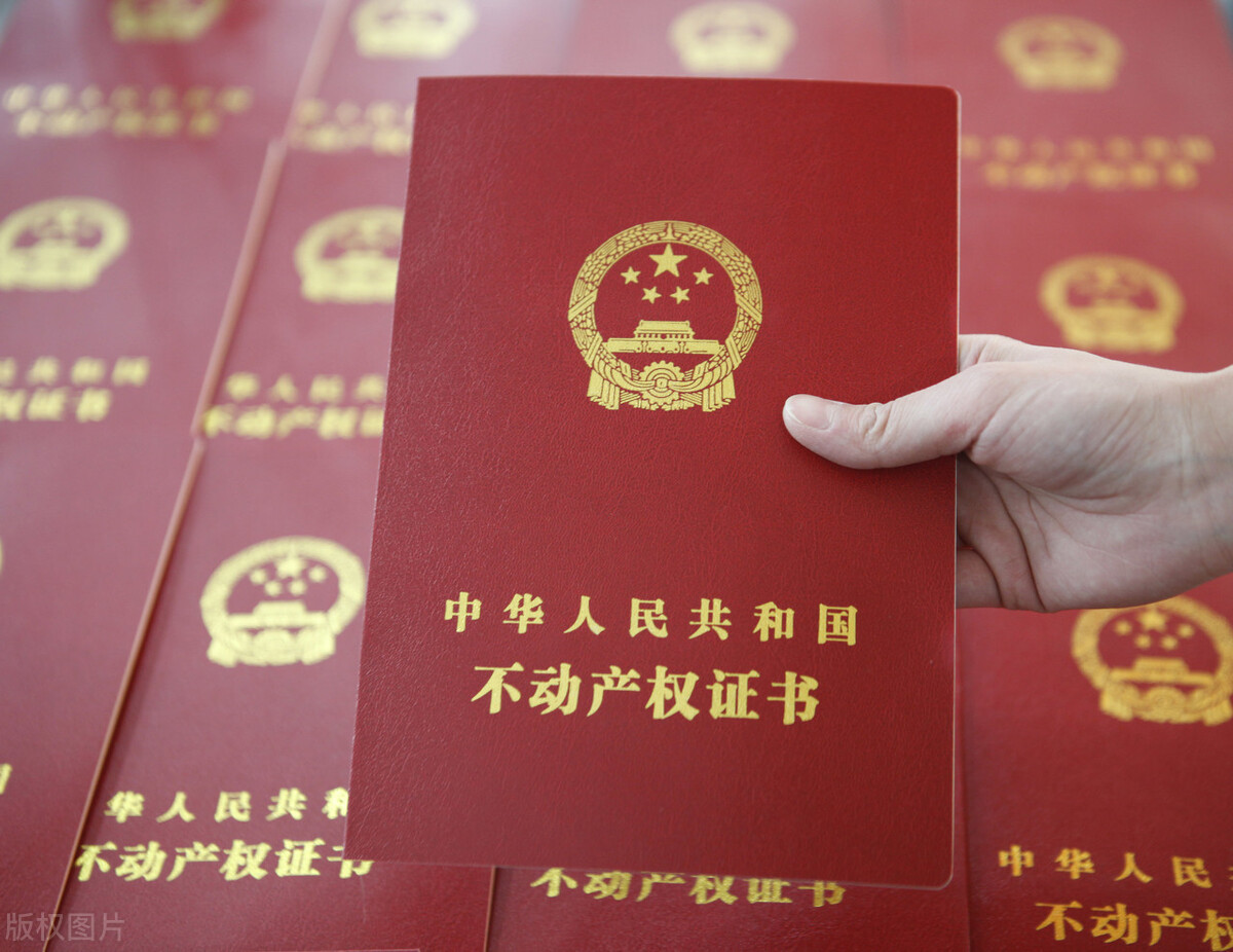 开发商一直不给办不动产证,开发商不给办房产证怎么个人起诉