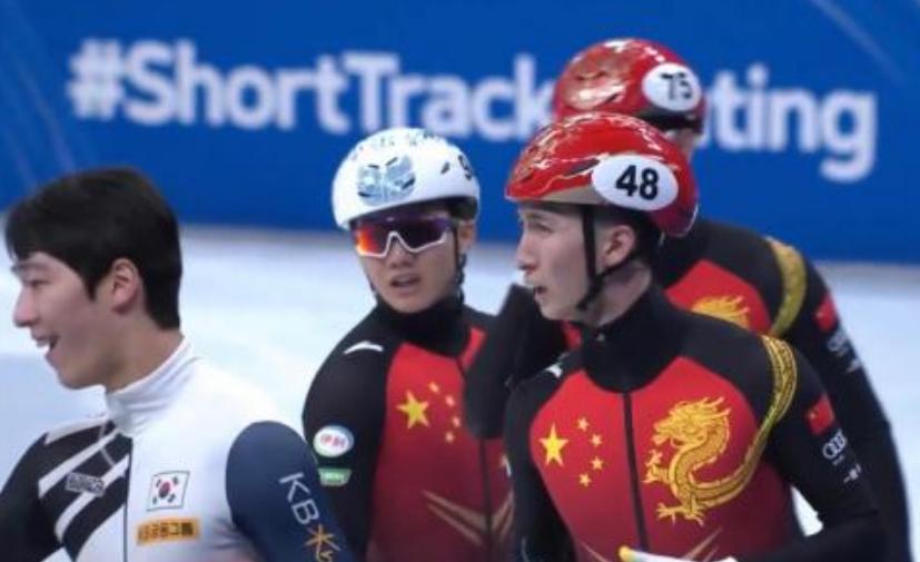 中韩短道冲突!武大靖被挑衅想干架,小将抱着拉住他,对手很嚣张