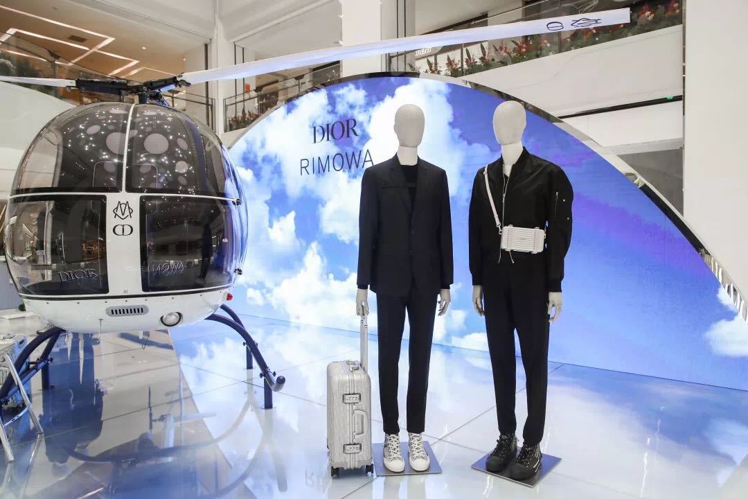 Kylie把公司卖了6个亿？DIORandRIMOWA小箱子终于可以背上身！「每周时报」