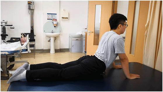 孩子驼背代表不自信,小孩驼背该不该提醒