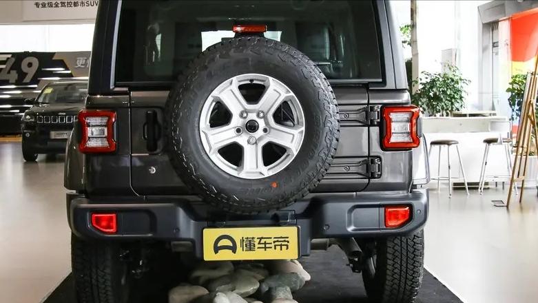 牧马人倒车影像不清晰,牧马人撒哈拉倒车影像安到哪儿