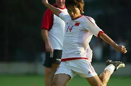 瓒崇悆璇籹occer杩樻槸football,瓒崇悆鏄痜ootball杩樻槸soccerball