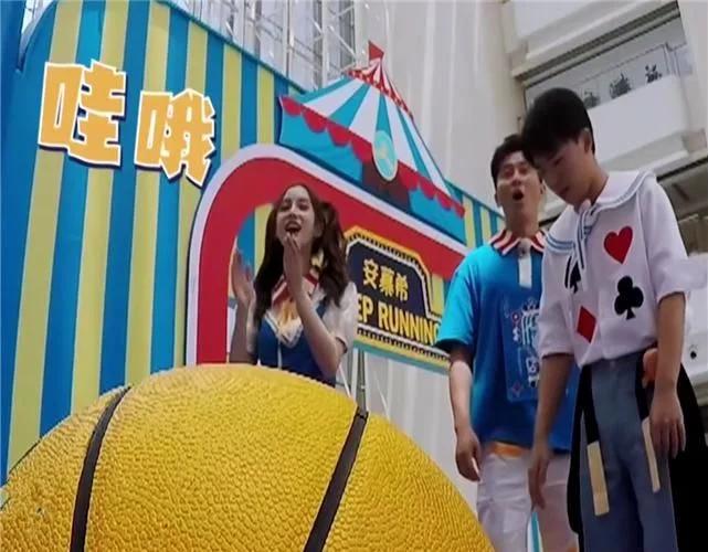 蔡徐坤跑男投篮视频,为什么吐槽蔡徐坤打球
