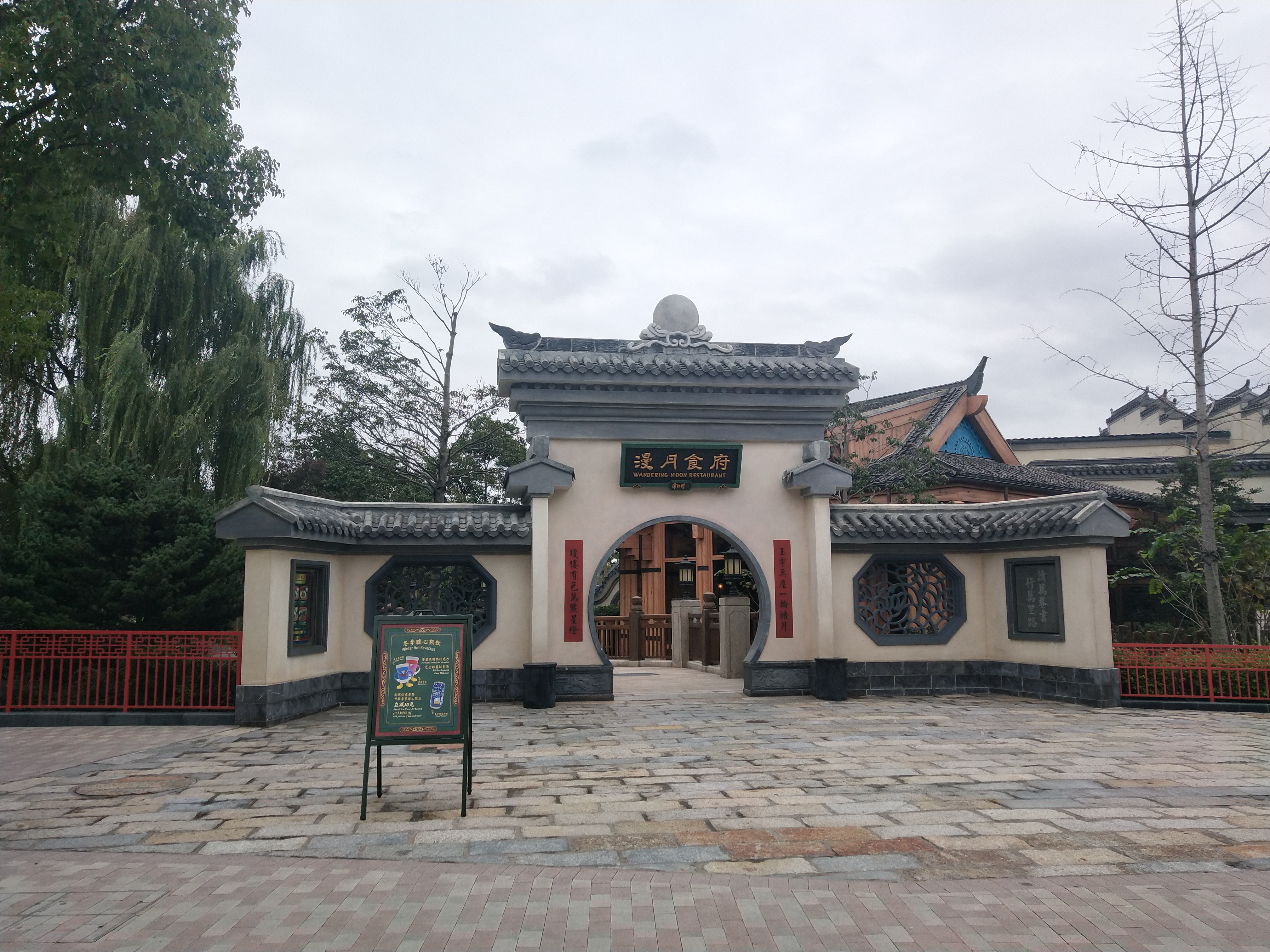 上海迪士尼酒店两天一夜攻略,上海迪士尼攻略带孩子怎么玩