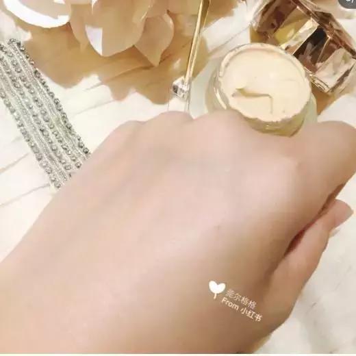 一键磨皮拯救无数卡粉的粉底液,磨皮滤镜粉底液