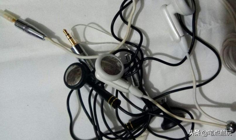 耳机进水了喇叭不响了,耳机进水了打不开