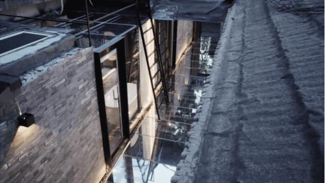 北京姑娘继承胡同老房，地板铺镜子、浴厕全透明，一个人住太爽