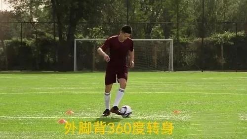 回顾足球历史十大扑救,足球控球指导要点