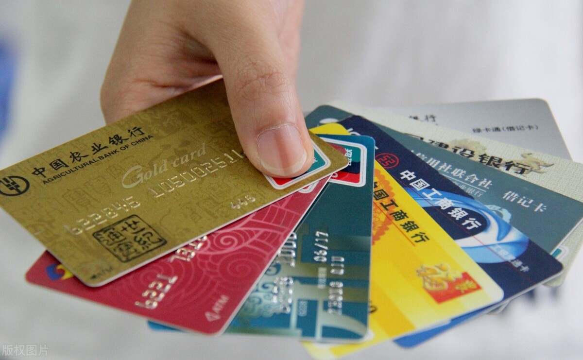 20年前的存折有220还能取多少,十年前存折里900元钱现在取还有吗