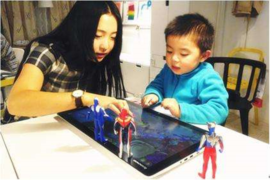 亲戚家熊孩子来我家砸游戏机,过年亲戚家来的熊孩子视频