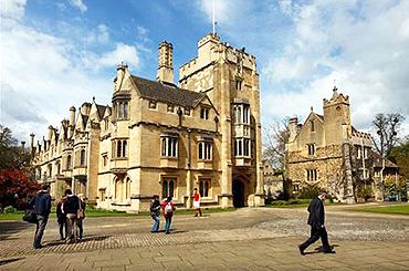 中国游客飞机场被抓,中国游客在机场入境时被捕