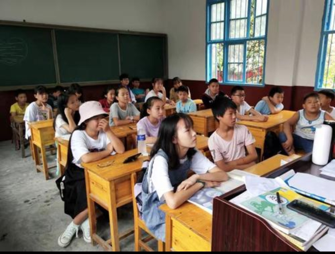 在校大学生短期支教,乡村学校真欢迎吗?