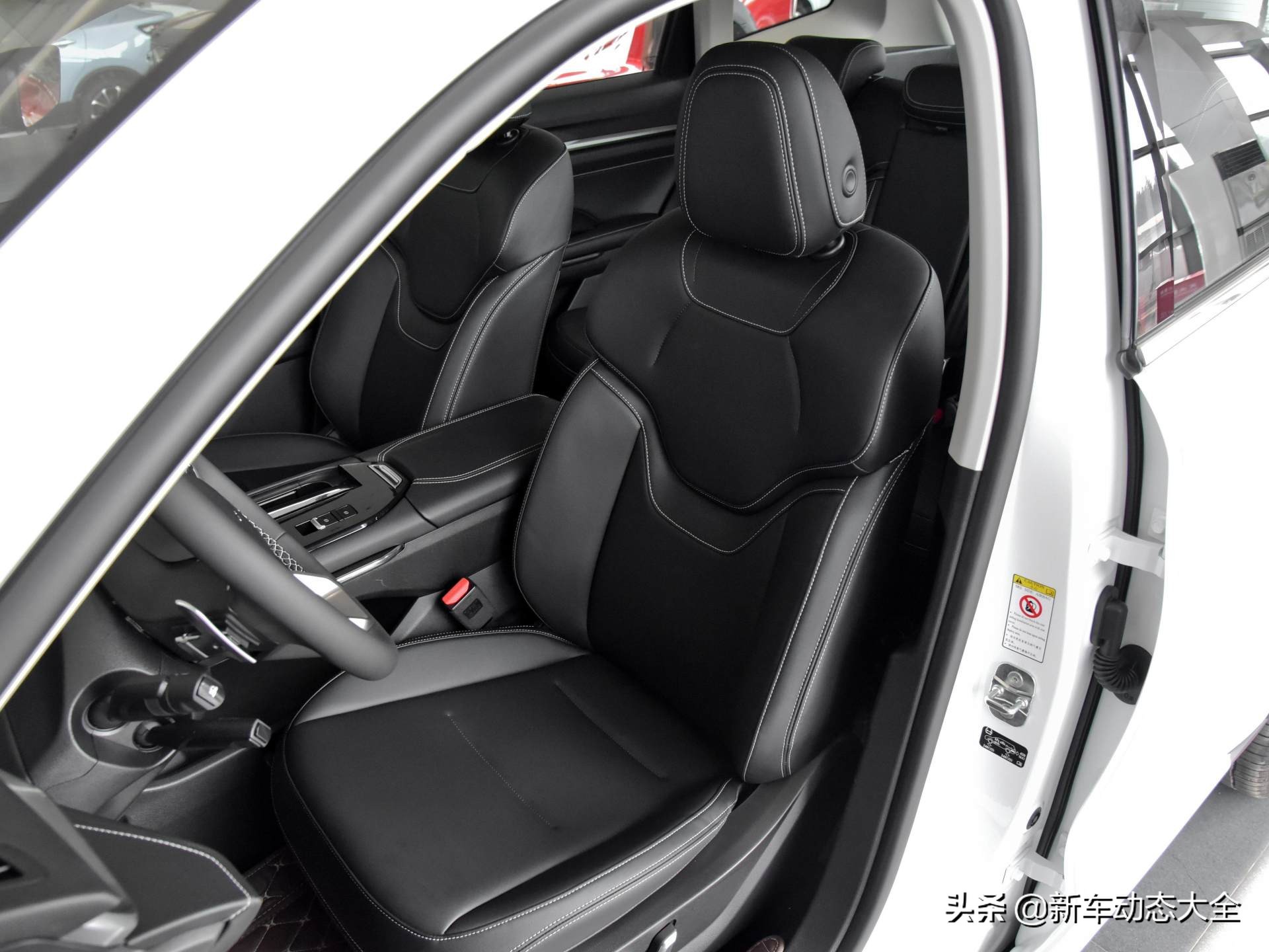 油耗6.6L的增压动力,空间加长,实惠销冠SUV,带你看哈弗H6