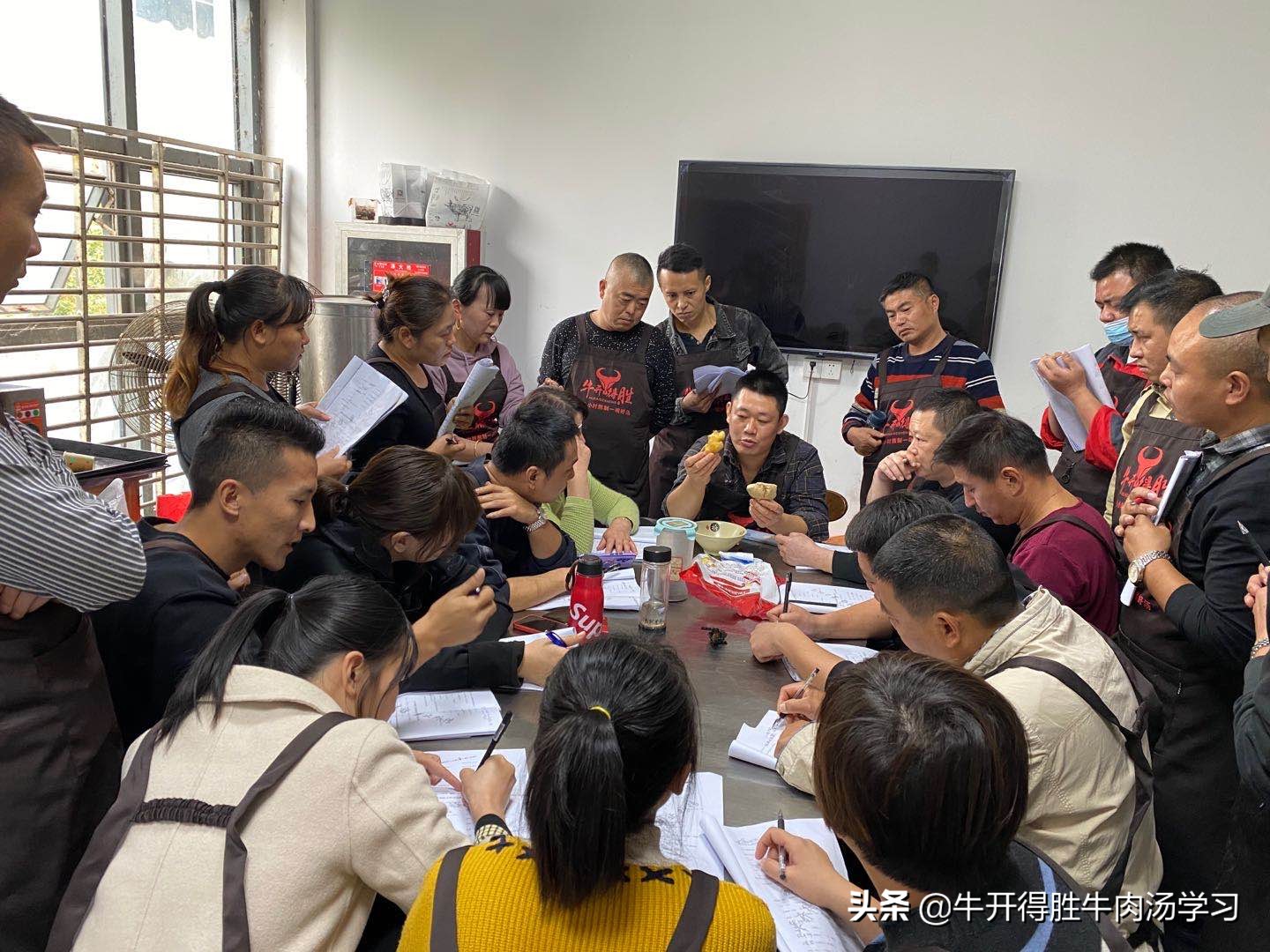 开店牛肉汤熬制教程,餐饮牛肉汤做法学习