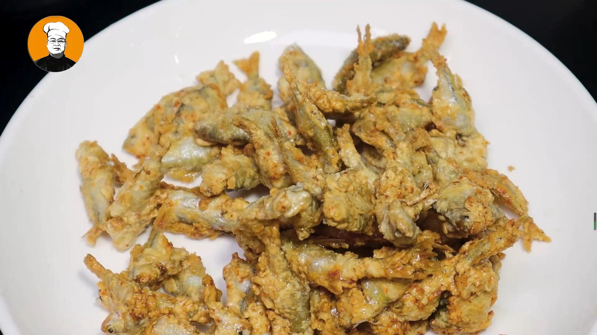 炸鱼怎么裹面粉,炸鱼的时候裹淀粉好还是裹面粉好