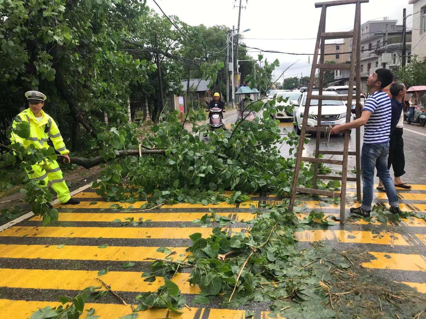 【我为群众办实事】江西景德镇：暴雨天“逆流”而上的瓷都公安