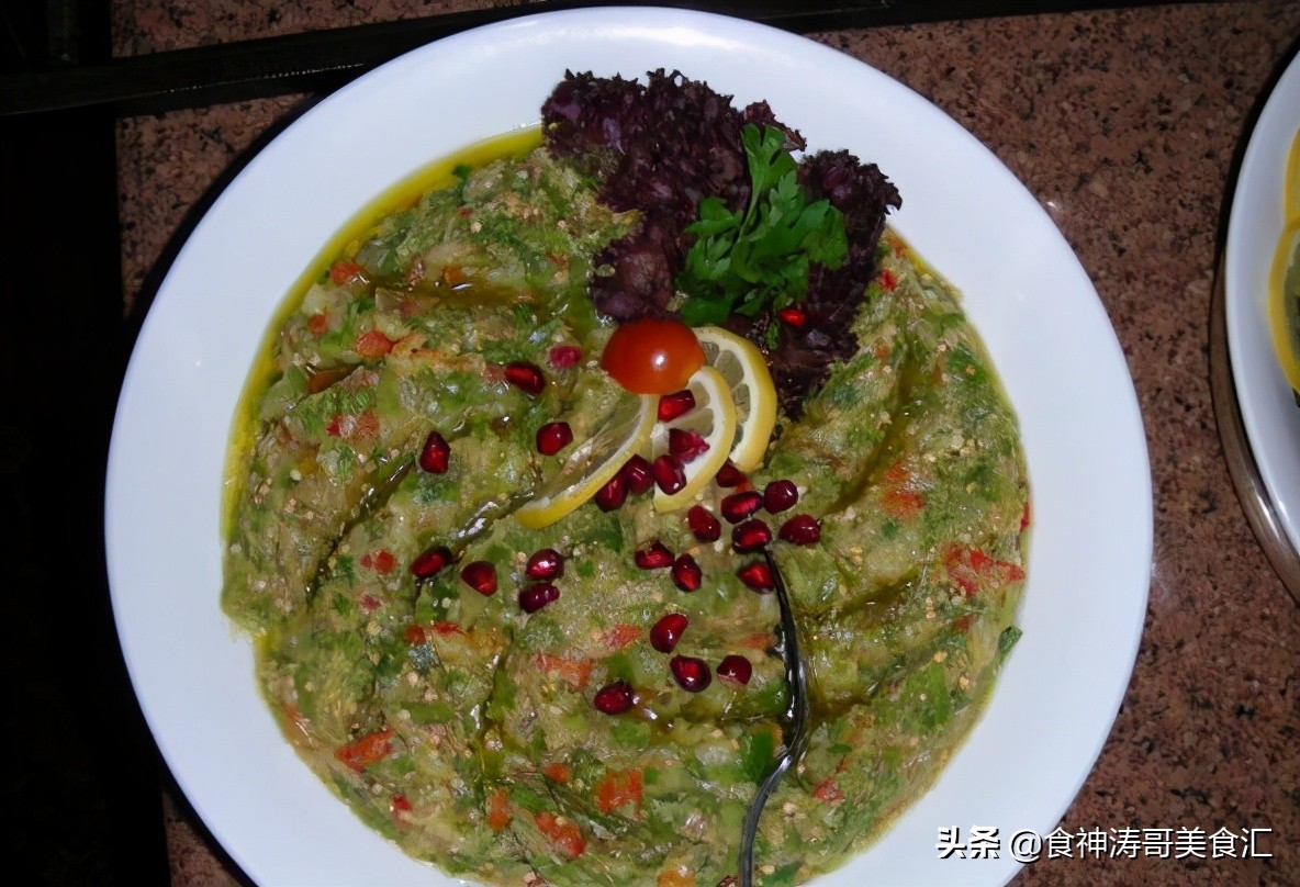 沙特家庭的一日三餐，营养过剩导致胖人太多，无奈宣布减肥换黄金