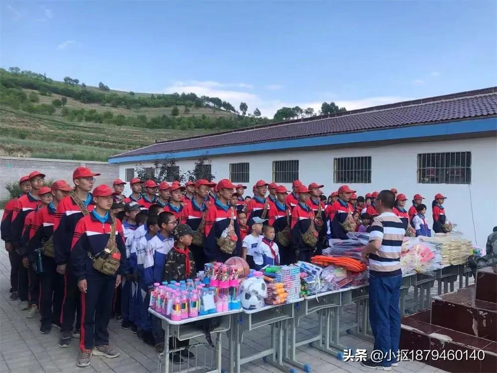 2021年李锋教育「成长不烦恼」第十二天夏令营之传递爱心扶贫助学