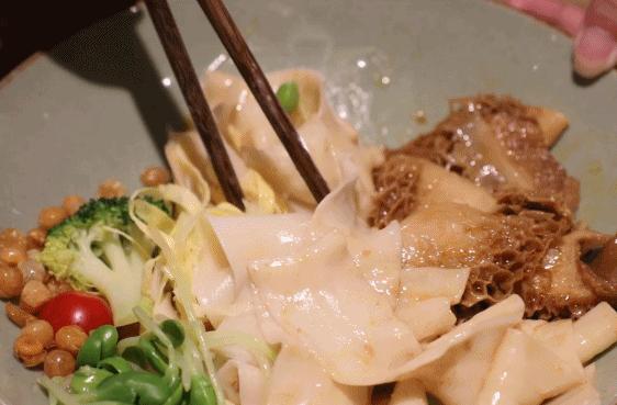 一口气开了三家火锅,一口气连开六家店