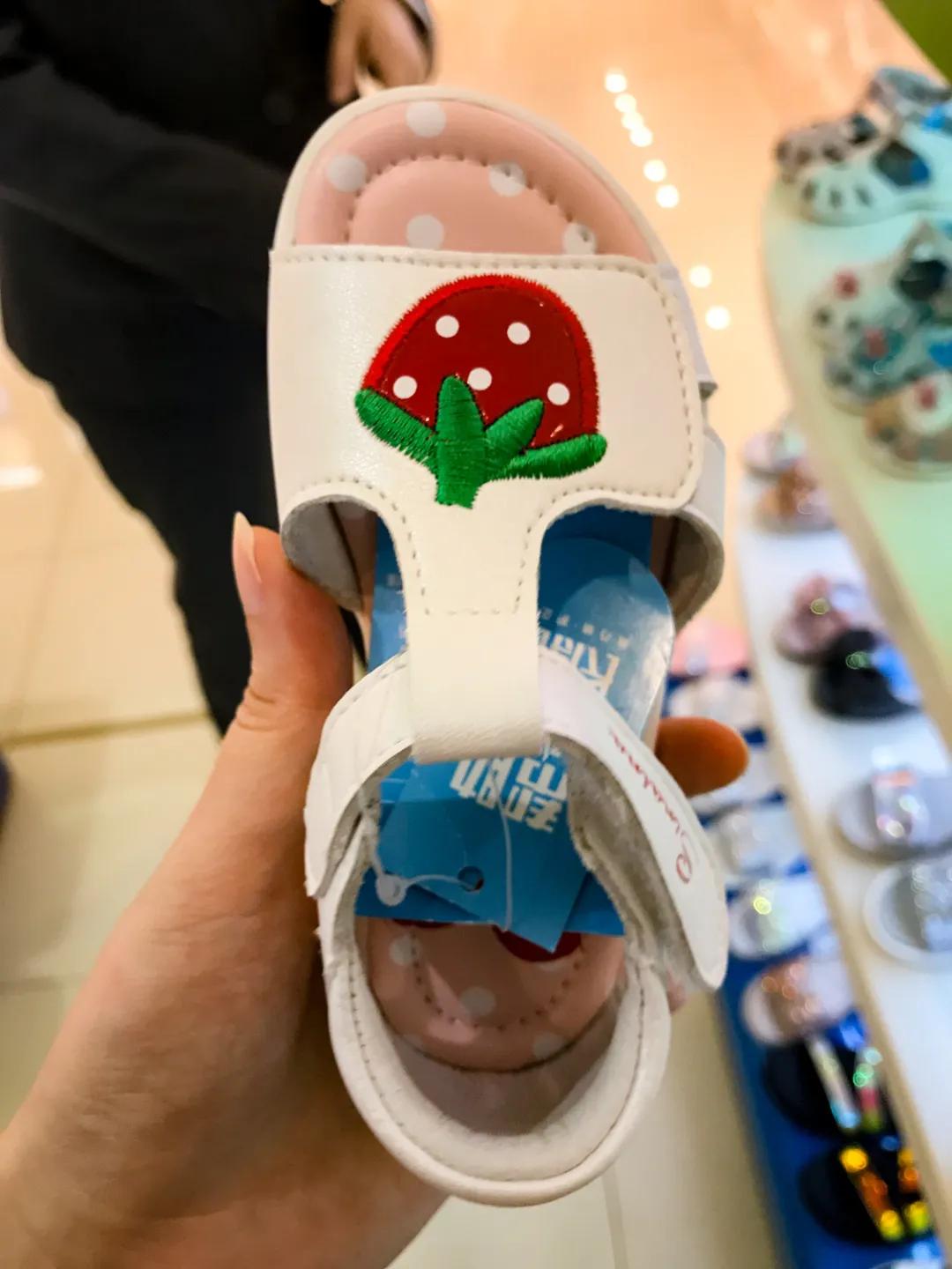 儿童哪一款凉鞋最好,哪个牌子的儿童凉鞋好穿推荐