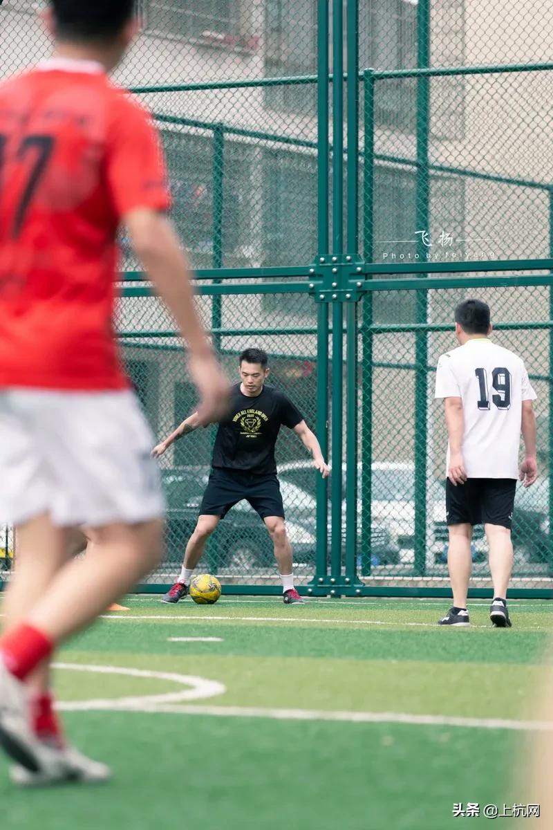 林丹野球场秀足球,林丹回到球场赢了