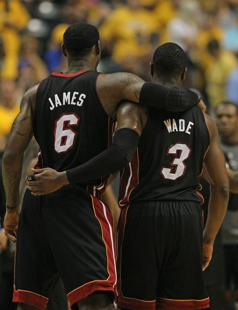 詹姆斯怎么对待韦德的,韦德曾经遭受的质疑