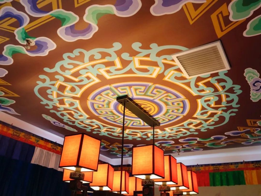 可以吃烧烤烤全羊的地方,有篝火烤全羊的地方