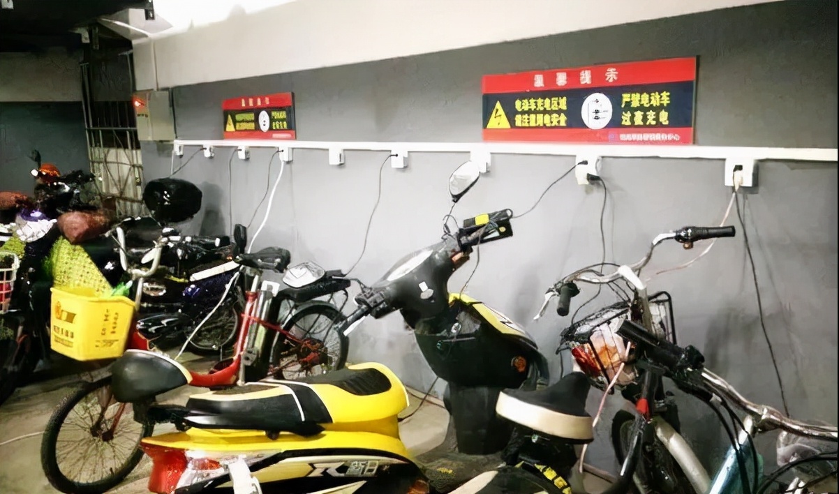 电动车怎样充电不会充坏电池,电动车一次性充不满会损坏电池吗