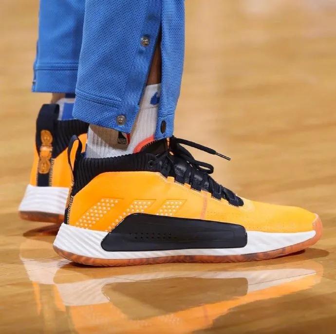 施罗德篮网上脚球鞋,施罗德上脚欧文球鞋