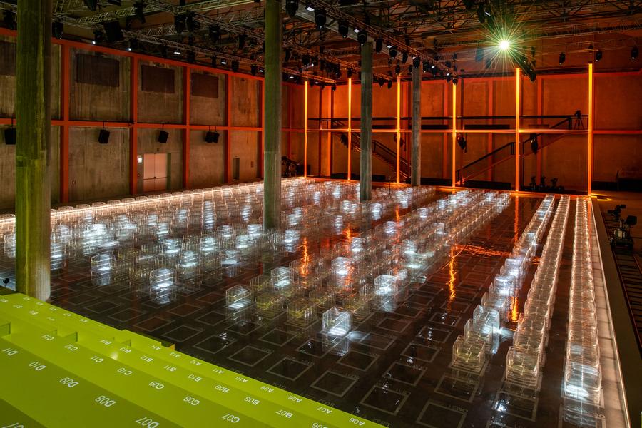 prada品牌墙,prada设计用色