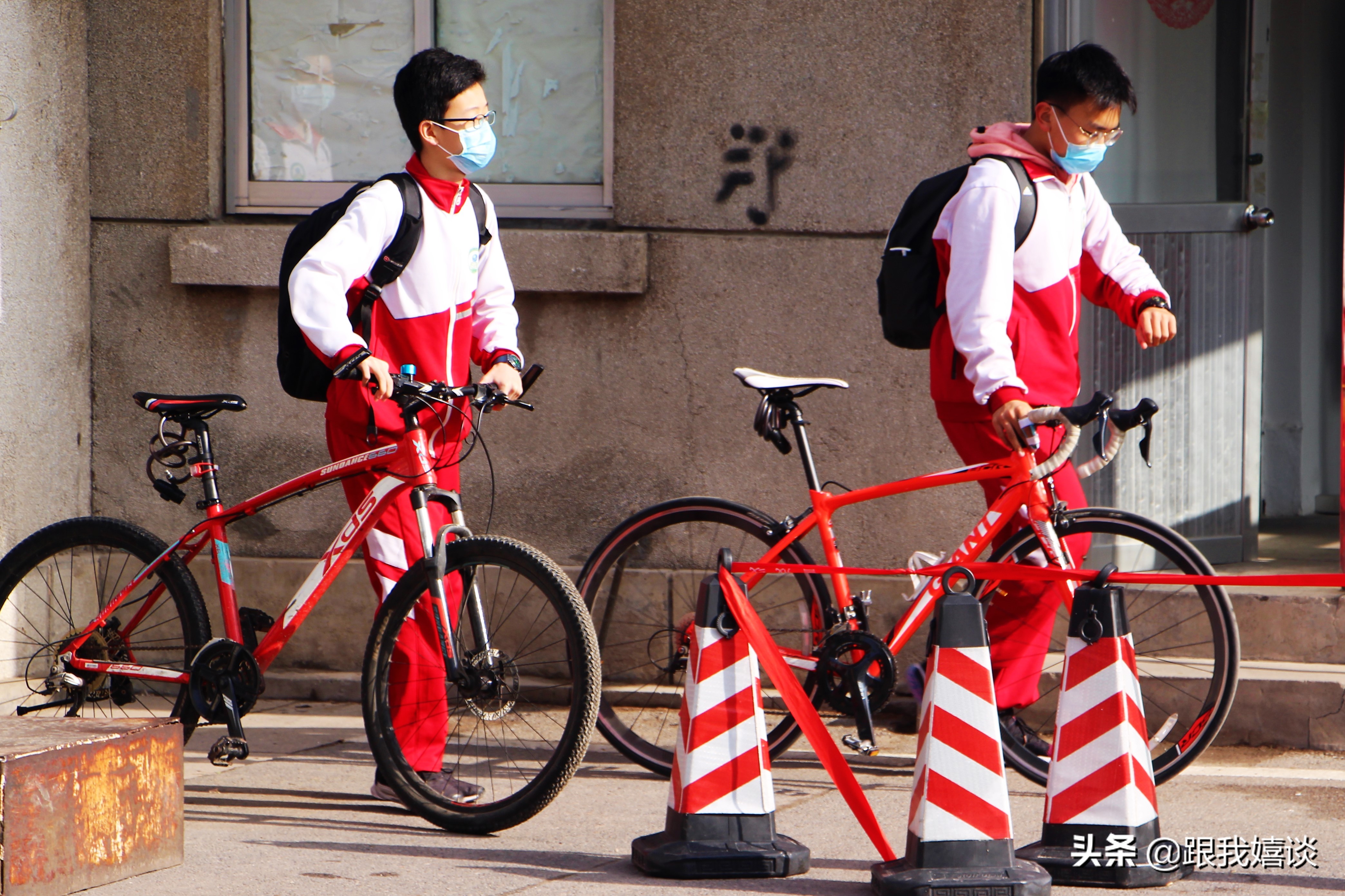 山东东营：全市初中毕业班今日开学，石大附中学生返校井然有序