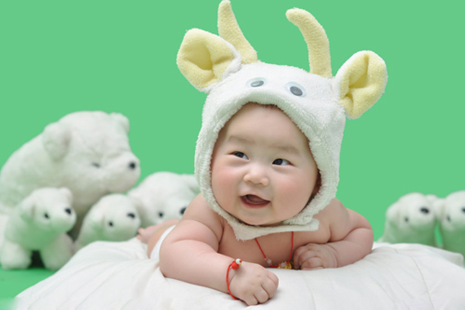 孩子睡前抓耳朵大哭,小孩睡觉摸胳膊怎么纠正