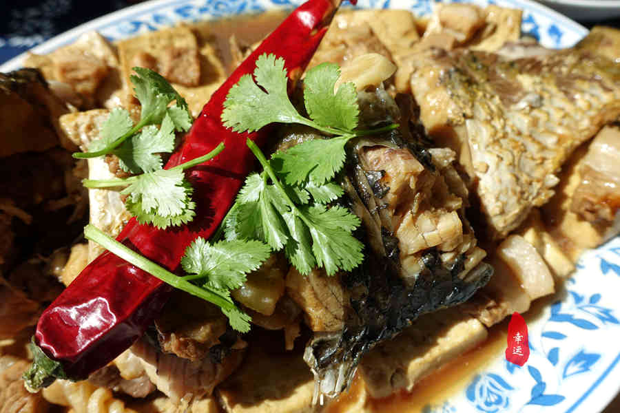 好吃的清汤豆腐炖鱼,鱼肉嫩鲜超下饭